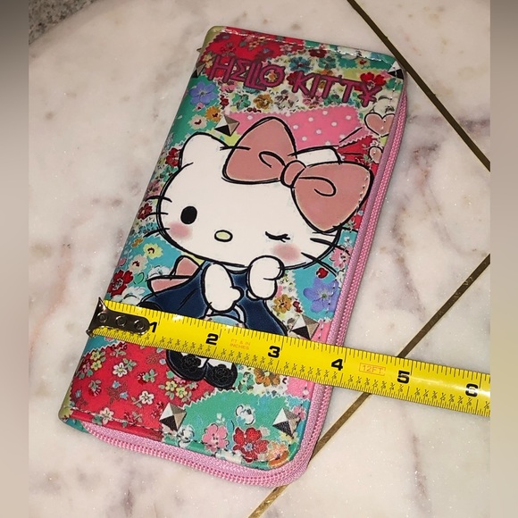 ✨NWT✨ Hello Kitty Zipper Patchwork Floral Kitty Sketch Card Wallet - Picture 7 of 8